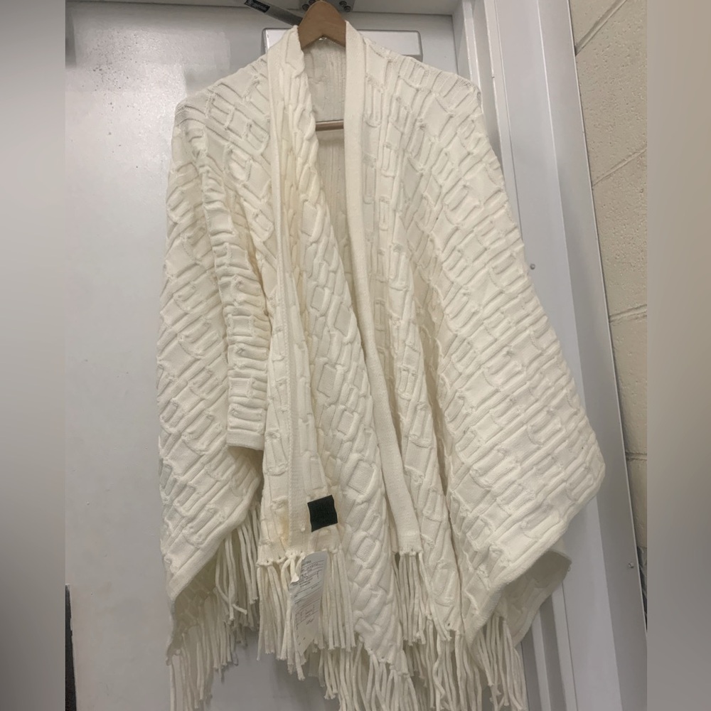 Karl lagerfeld poncho
